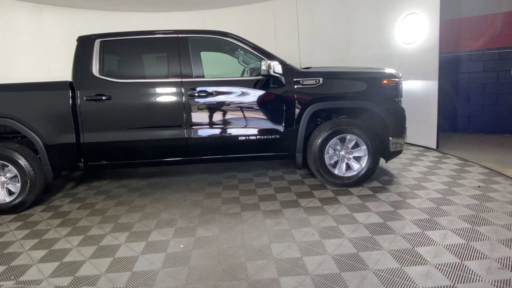 New 2026 GMC Sierra 1500 SLE image 2