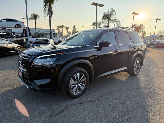 New 2025 Nissan Pathfinder SL w/ Black Appearance Package FWD video 3