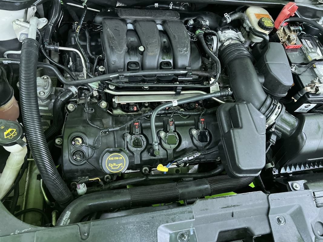 Used 2015 Lincoln MKS w/ Equipment Group 101A FWD image 18