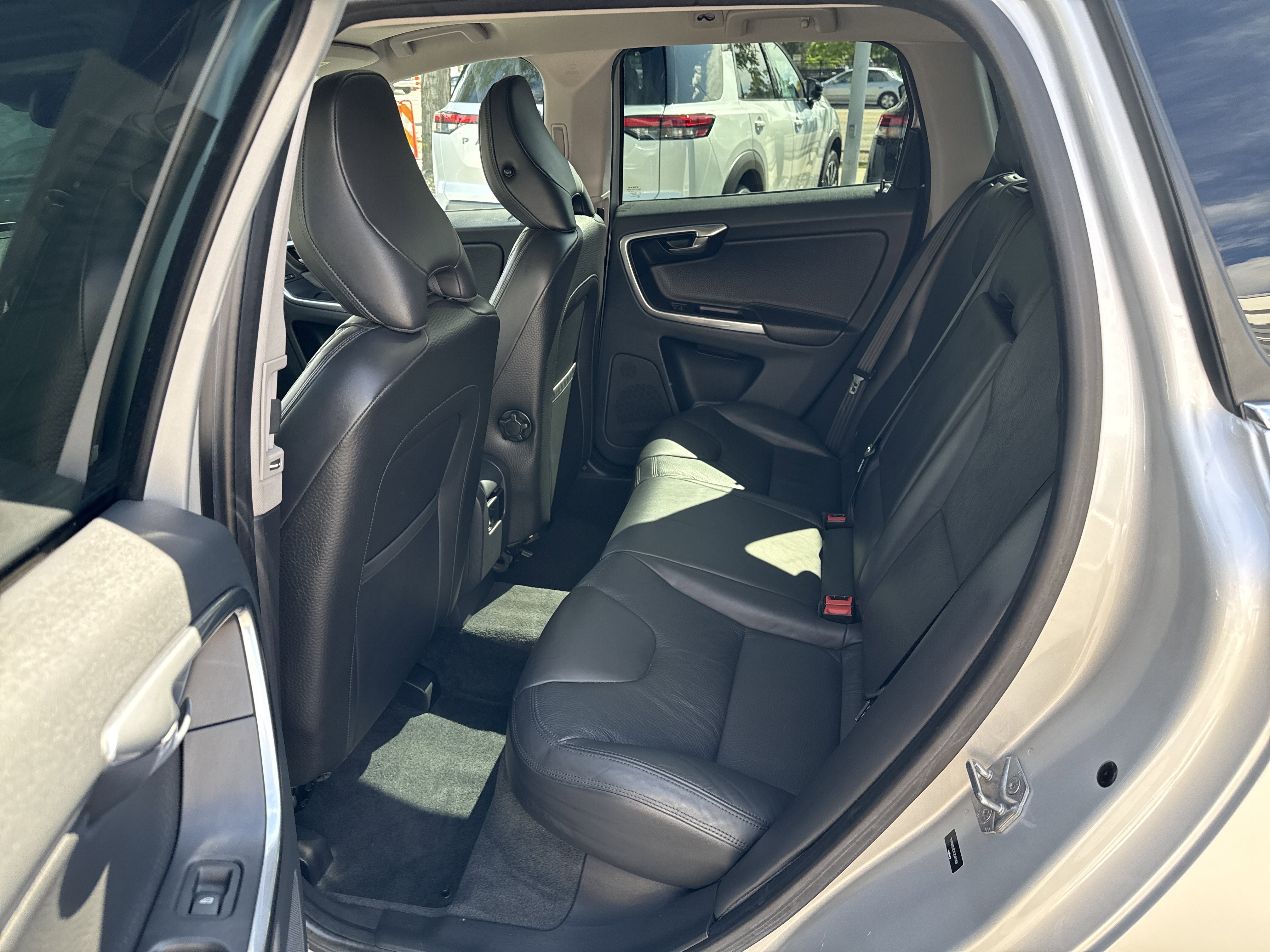 Used 2014 Volvo XC60 T6 AWD/4WD image 17