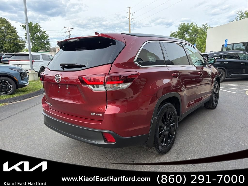 Used 2019 Toyota Highlander SE AWD/4WD image 8