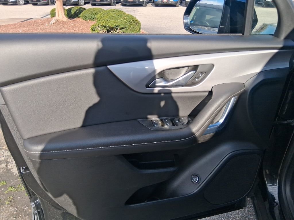 Used 2023 Chevrolet Blazer LT w/ LPO, Black Grille Bar Package image 8