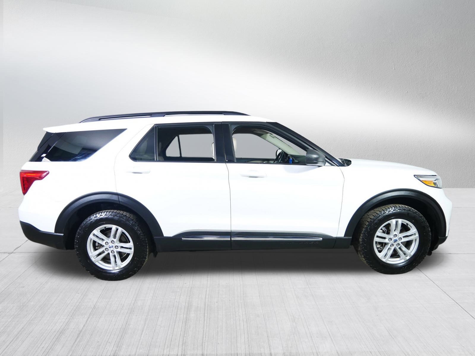 Used 2023 Ford Explorer XLT w/ Equipment Group 202A image 8