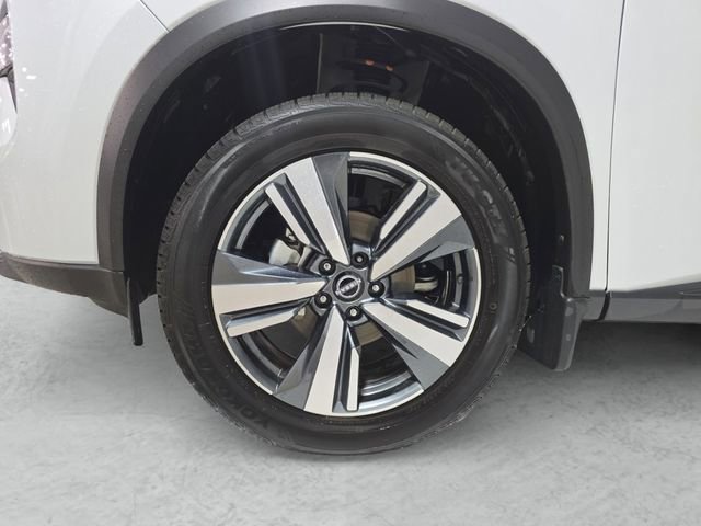 Used 2025 Nissan Rogue SL FWD image 23
