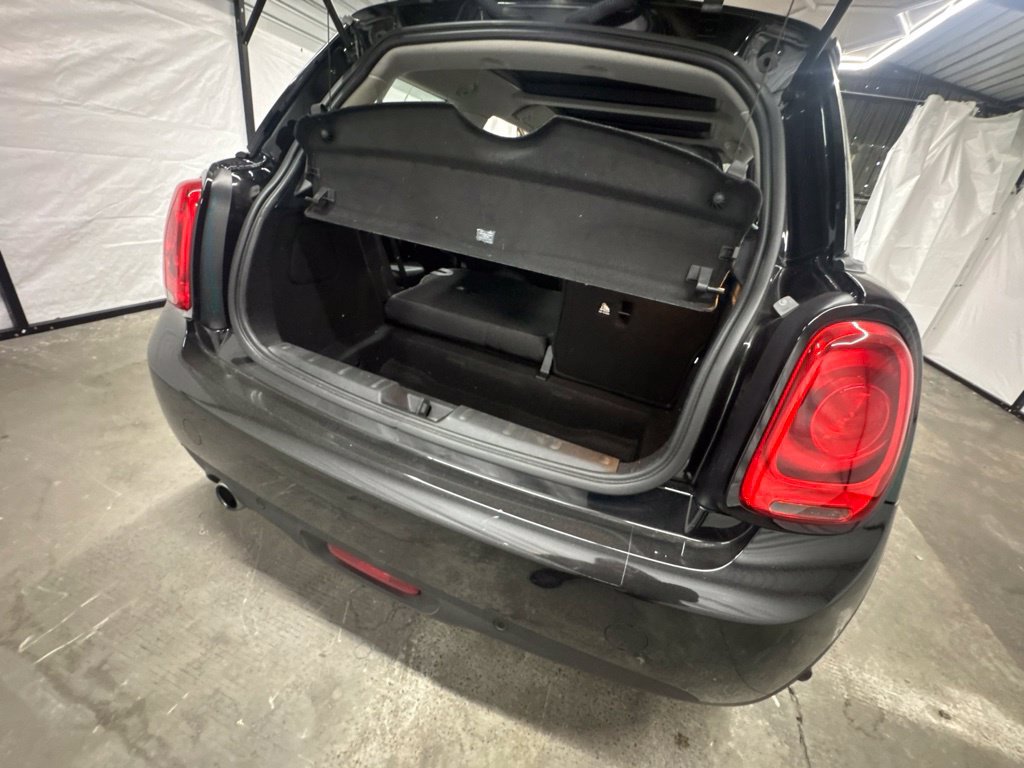 Used 2019 MINI Cooper 2-Door Hardtop w/ Signature Upholstery Package FWD image 5