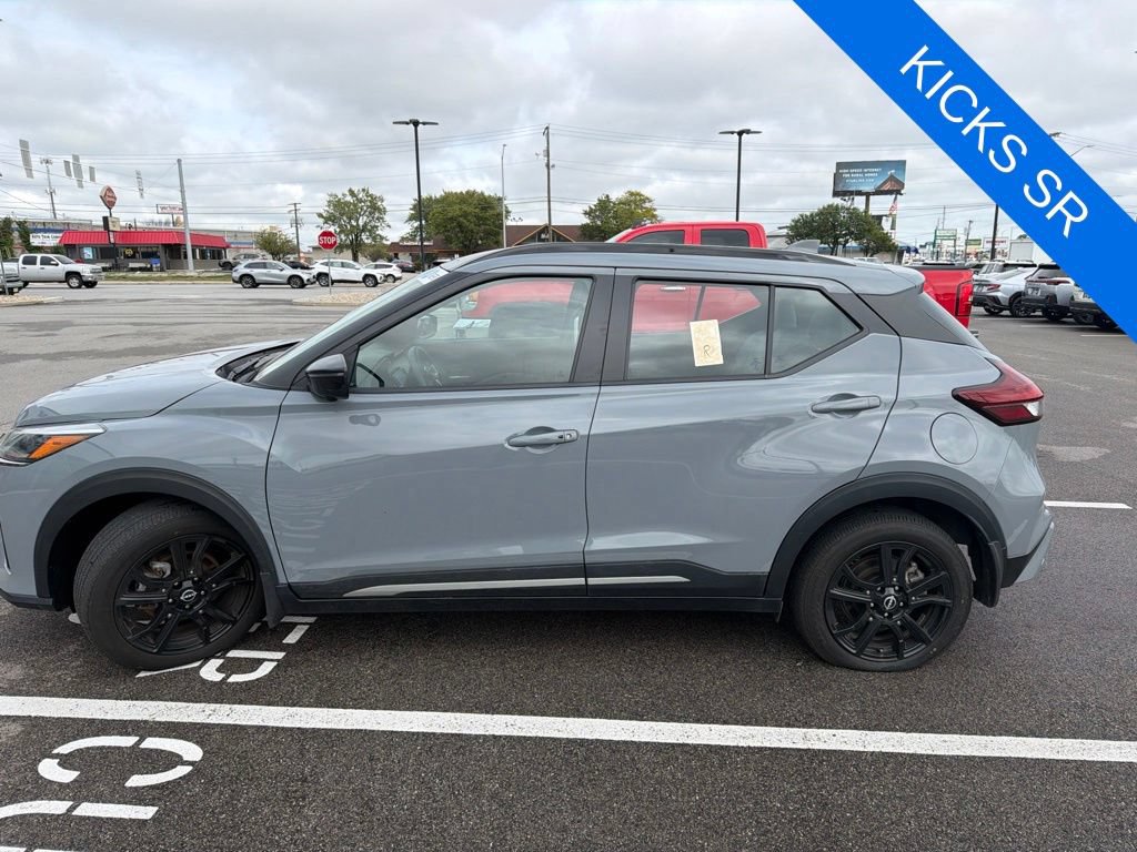 Used 2023 Nissan Kicks SR w/ SR Premium Package FWD image 7