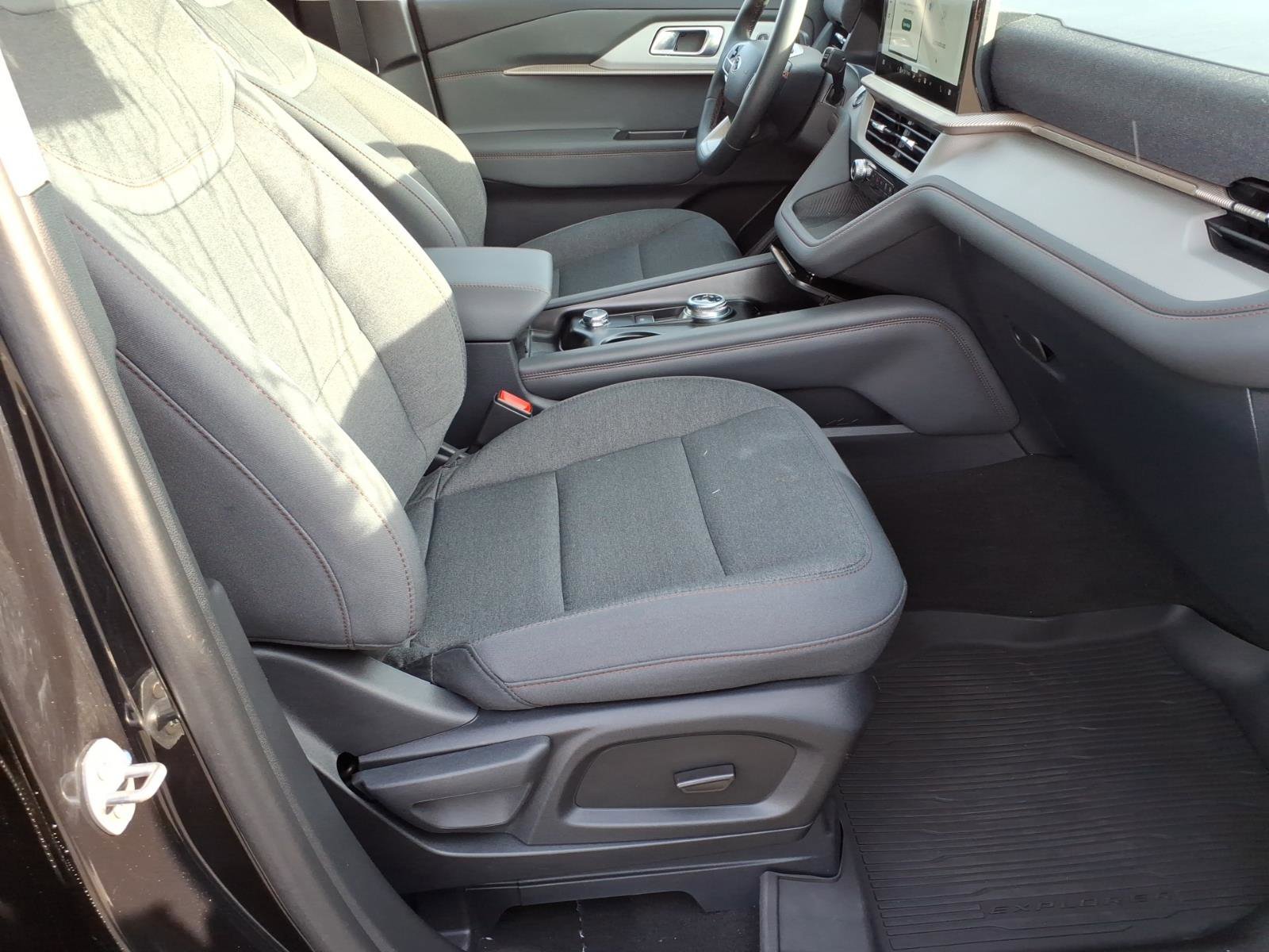 Used 2025 Ford Explorer Active image 9