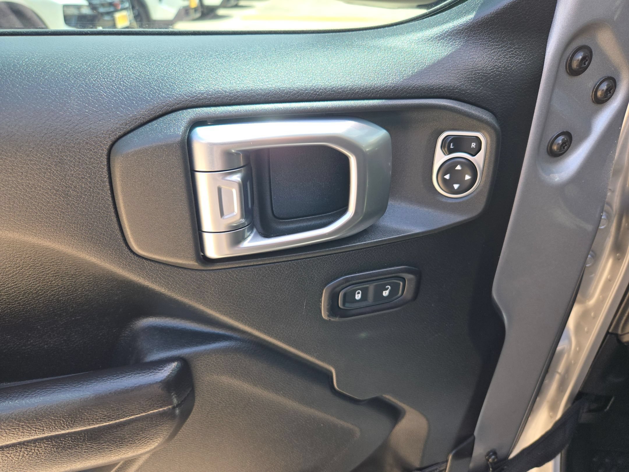 Used 2018 Jeep Wrangler Unlimited Sport S AWD/4WD image 12