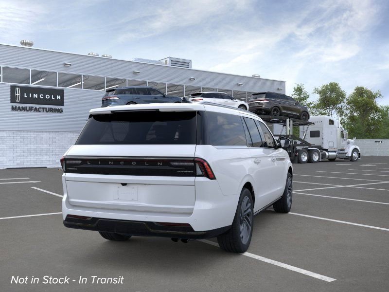 New 2026 Lincoln Navigator L Reserve AWD/4WD image 8