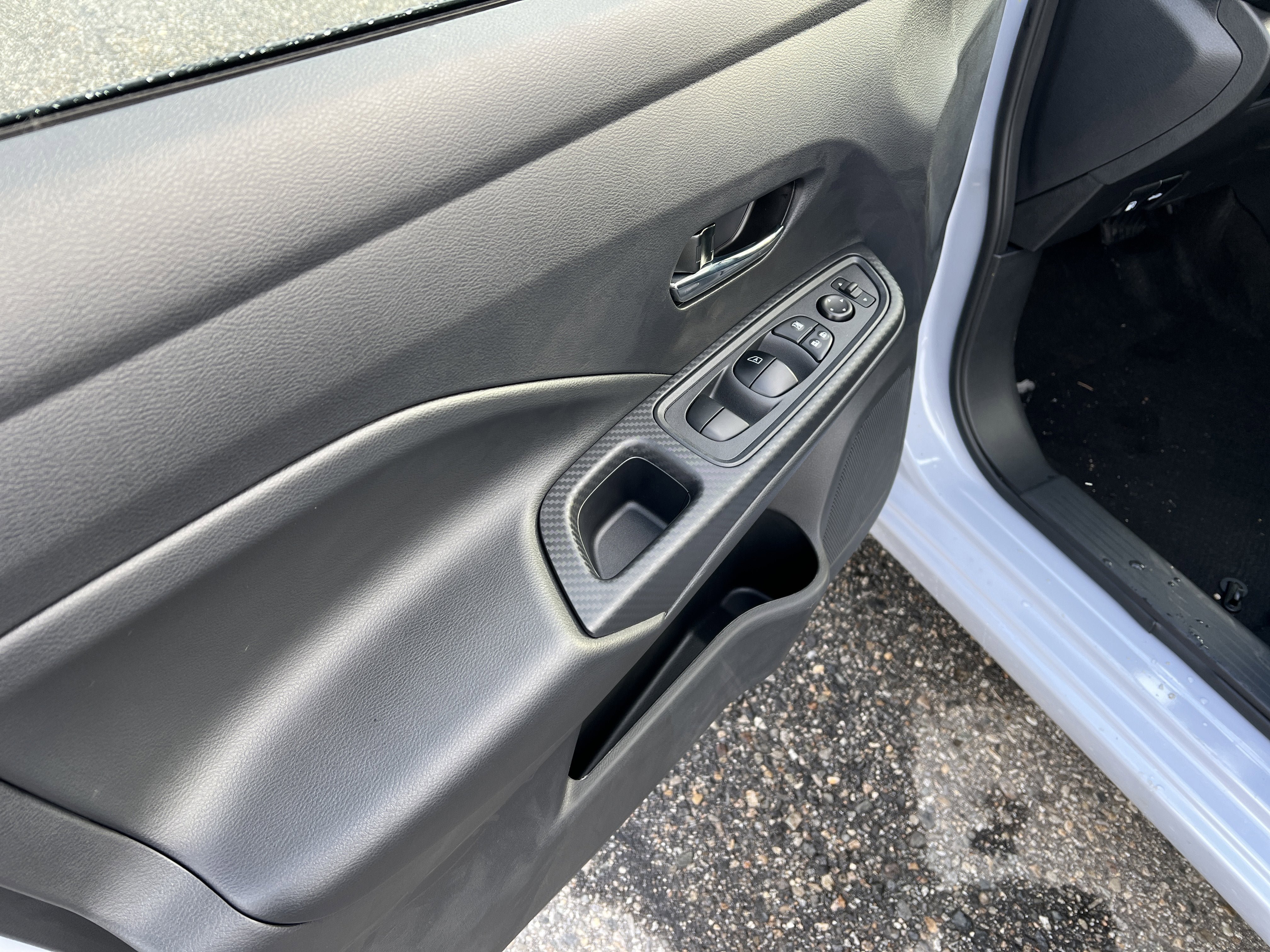 New 2025 Nissan Versa SV w/ Trunk Package FWD image 18