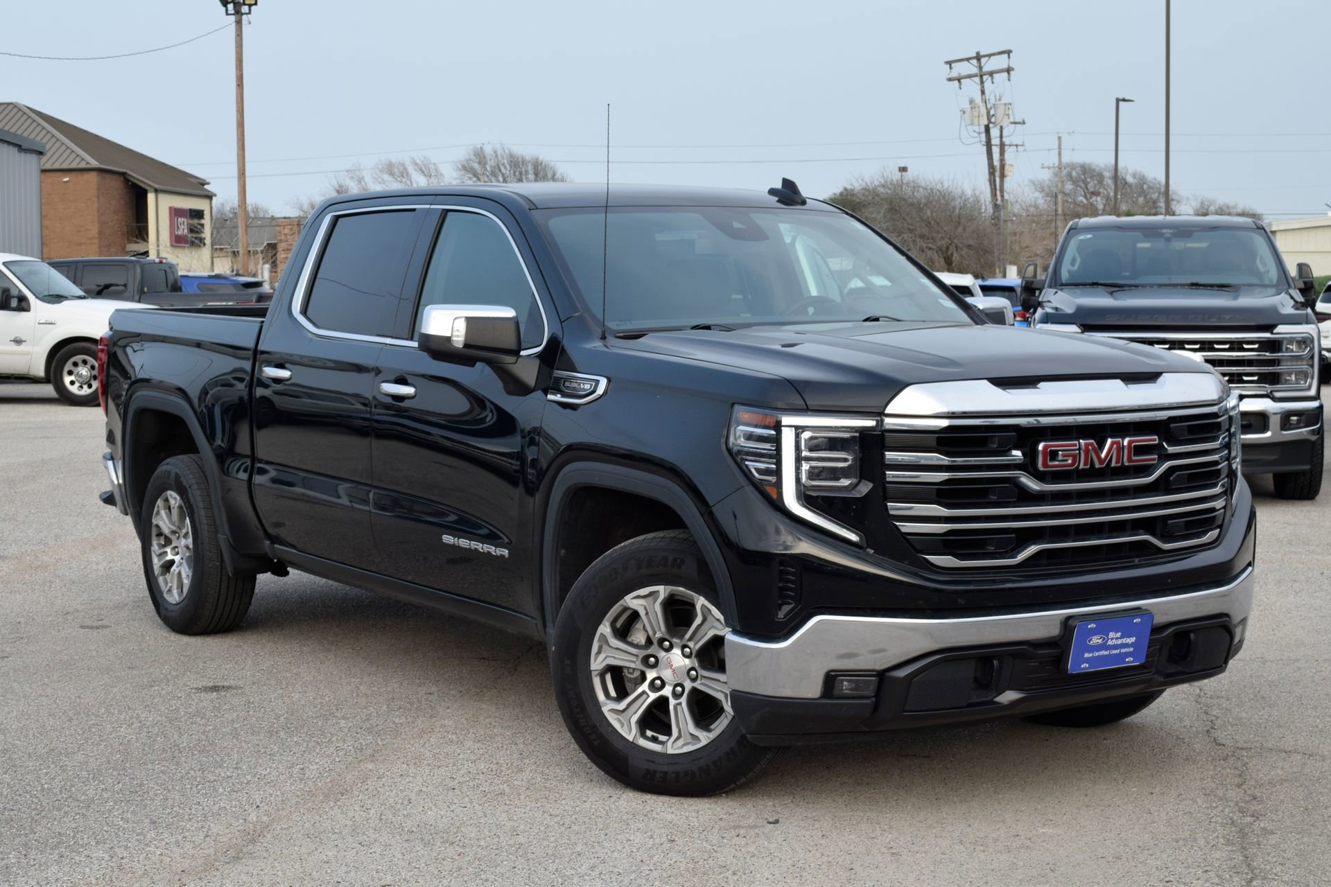 Used 2025 GMC Sierra 1500 SLT image 3