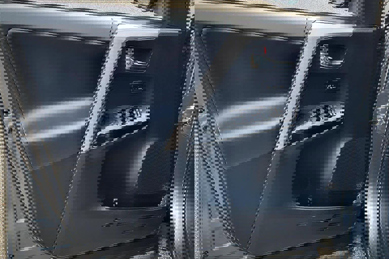 Used 2018 Toyota RAV4 Limited image 21