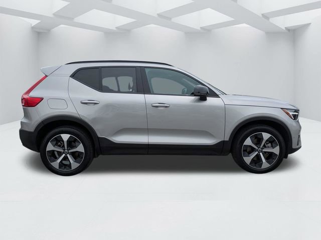 Certified 2025 Volvo XC40 B5 Plus AWD/4WD image 3