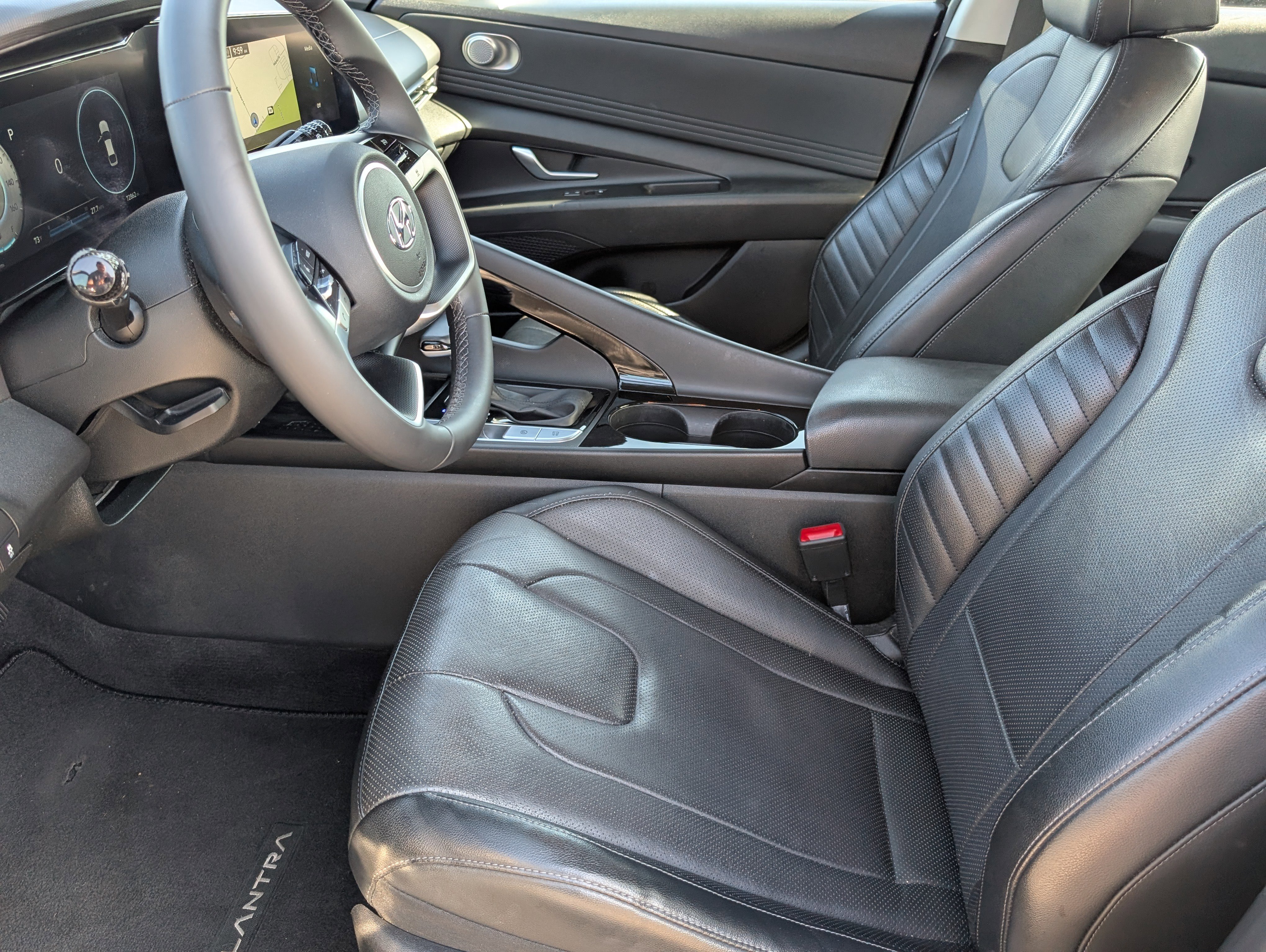 Used 2022 Hyundai Elantra Limited w/ Cargo Package FWD image 13
