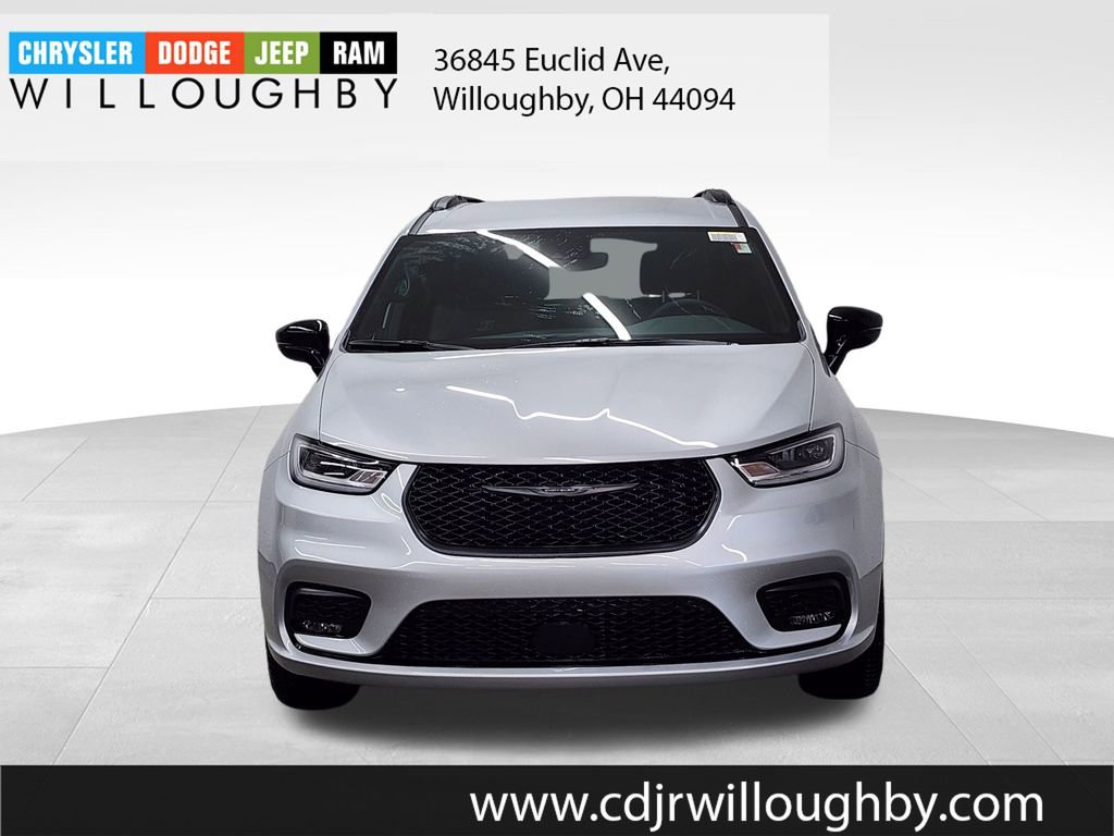 New 2026 Chrysler Pacifica Select w/ S Appearance Package image 2