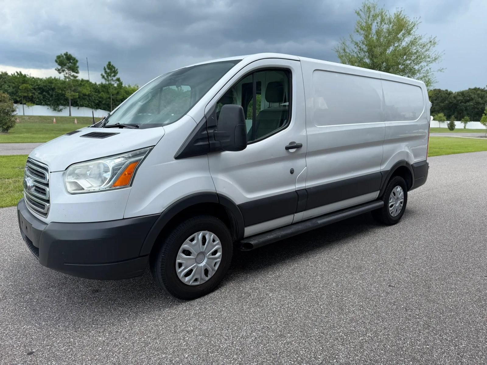 Used 2015 Ford Transit 250 130 Low Roof w/ Exterior Upgrade Package RWD image 5