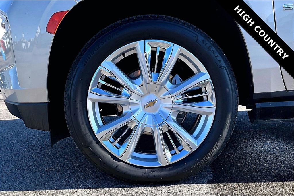 Used 2022 Chevrolet Suburban High Country AWD/4WD image 33