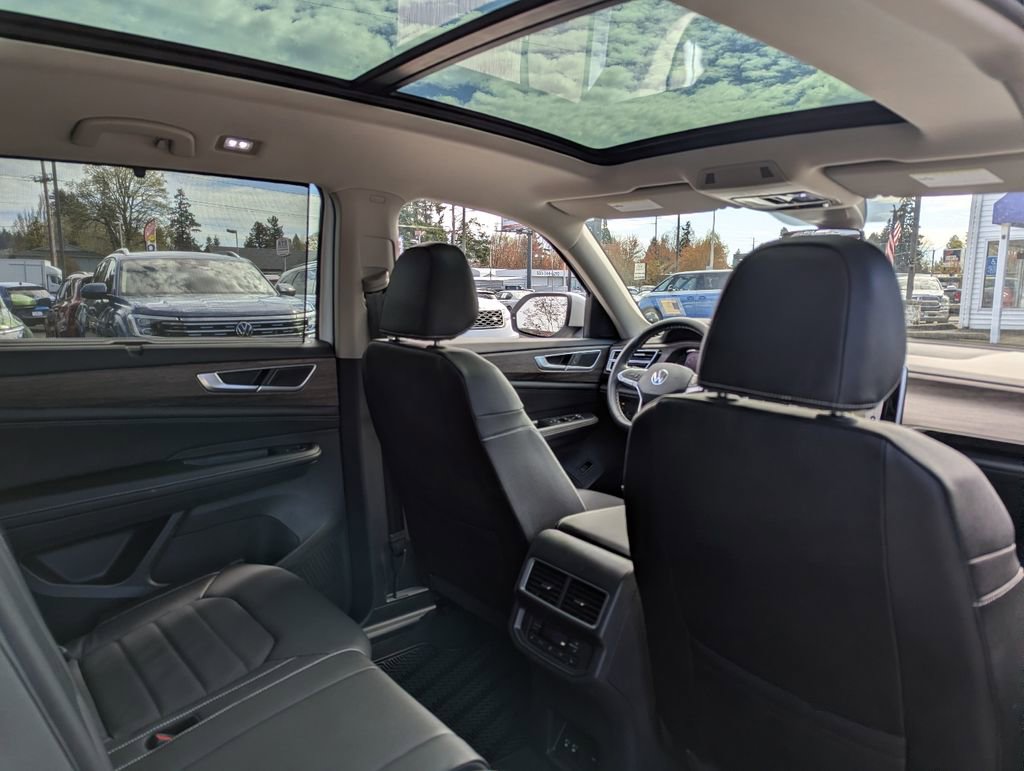 Used 2025 Volkswagen Atlas SEL AWD/4WD image 37