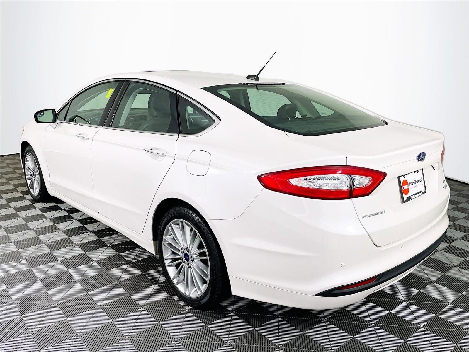 Used 2016 Ford Fusion SE w/ Equipment Group 202A FWD image 6