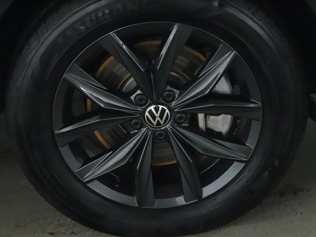 Used 2024 Volkswagen Tiguan SE FWD image 10
