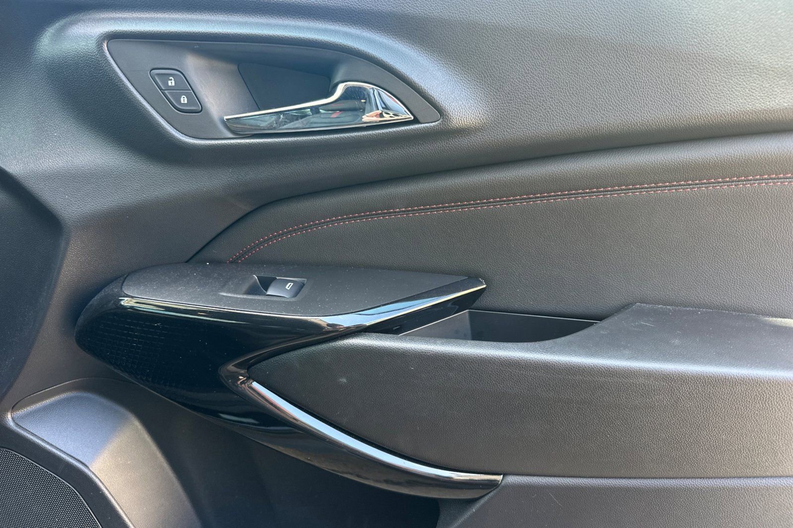 Used 2025 Chevrolet Trax RS w/ Sunroof Package image 20