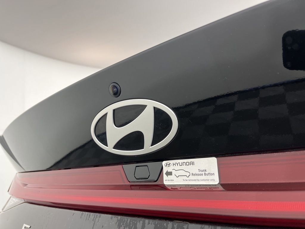 Used 2025 Hyundai Elantra SEL image 11