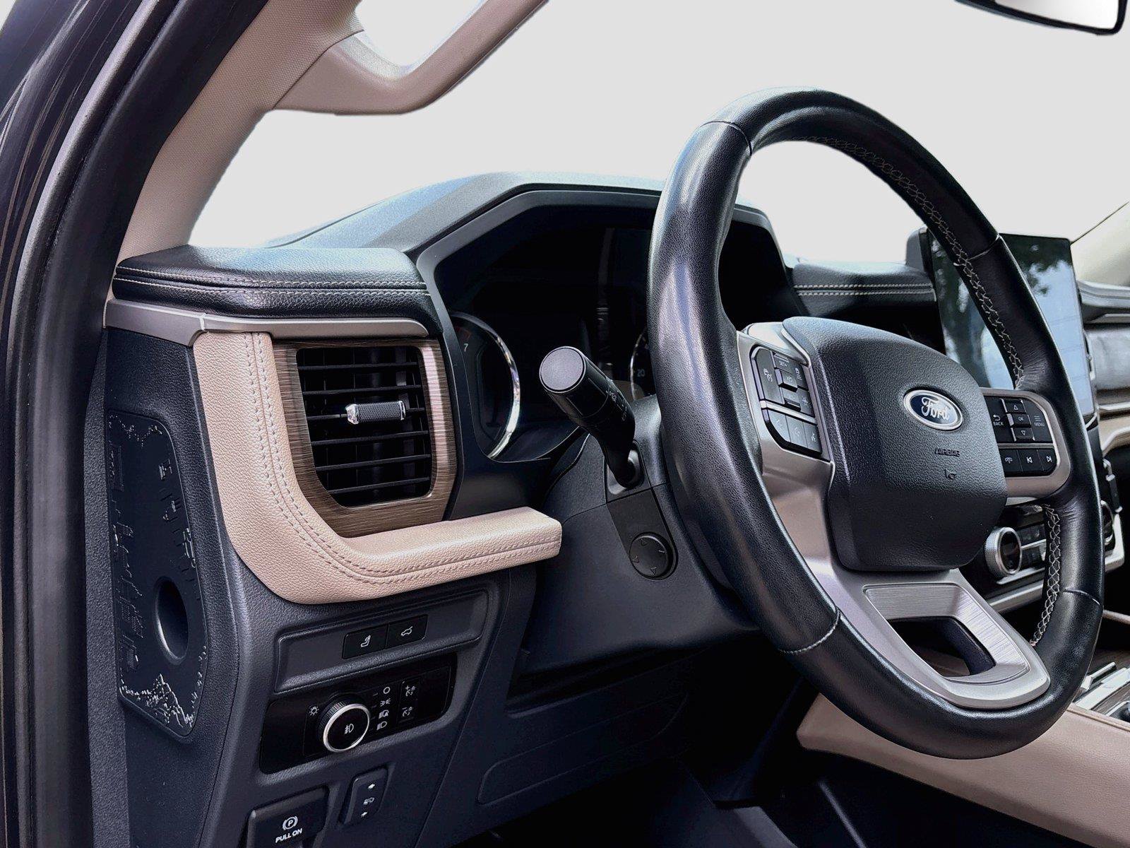 Used 2023 Ford Expedition Limited RWD image 33