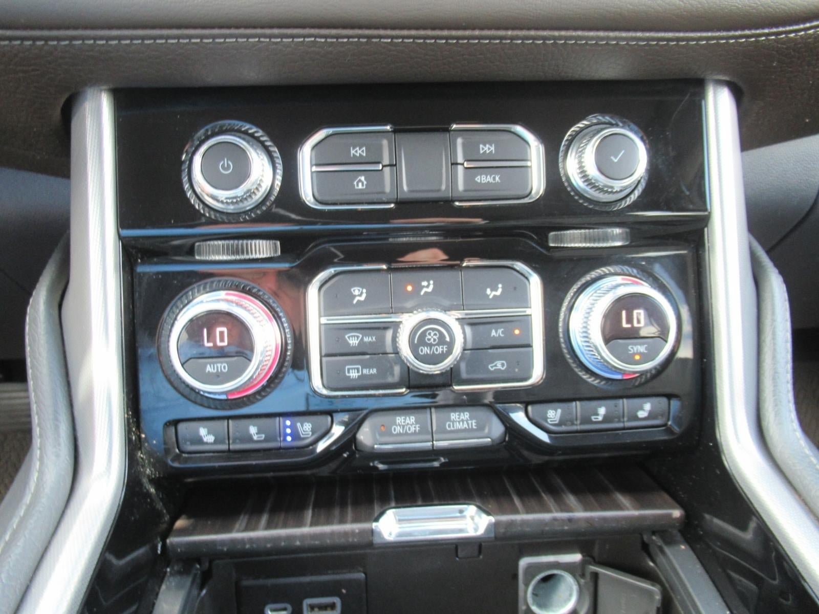 Used 2022 GMC Yukon XL Denali w/ Advanced Technology Package AWD/4WD image 28