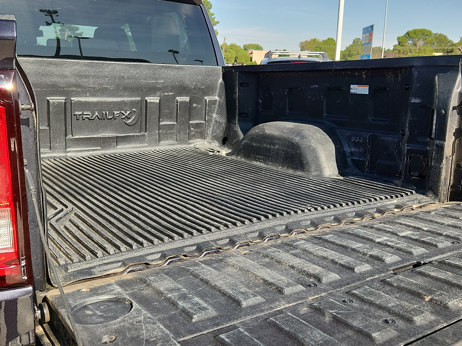 Used 2025 GMC Sierra 1500 SLT AWD/4WD image 9