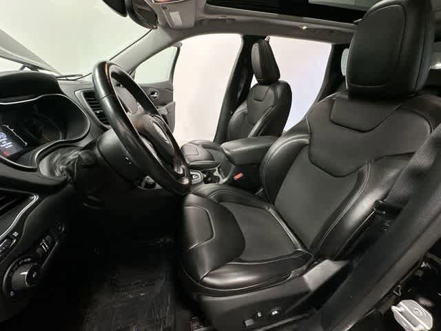 Used 2020 Jeep Cherokee Latitude Plus w/ Comfort/Convenience Group image 18