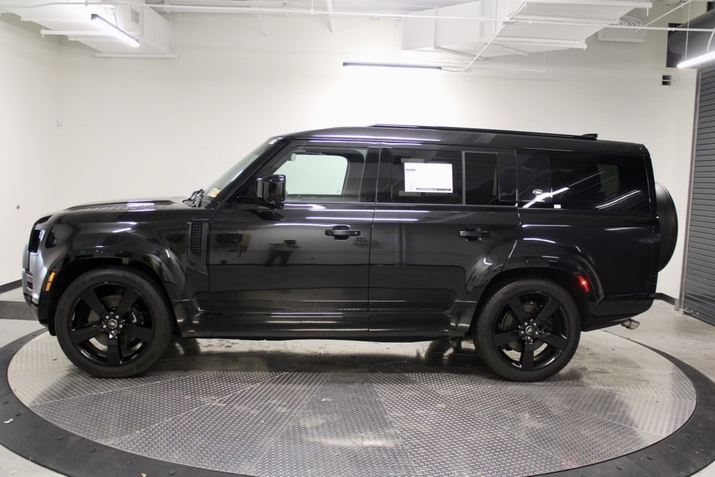 Certified 2024 Land Rover Defender 130 V8 image 2