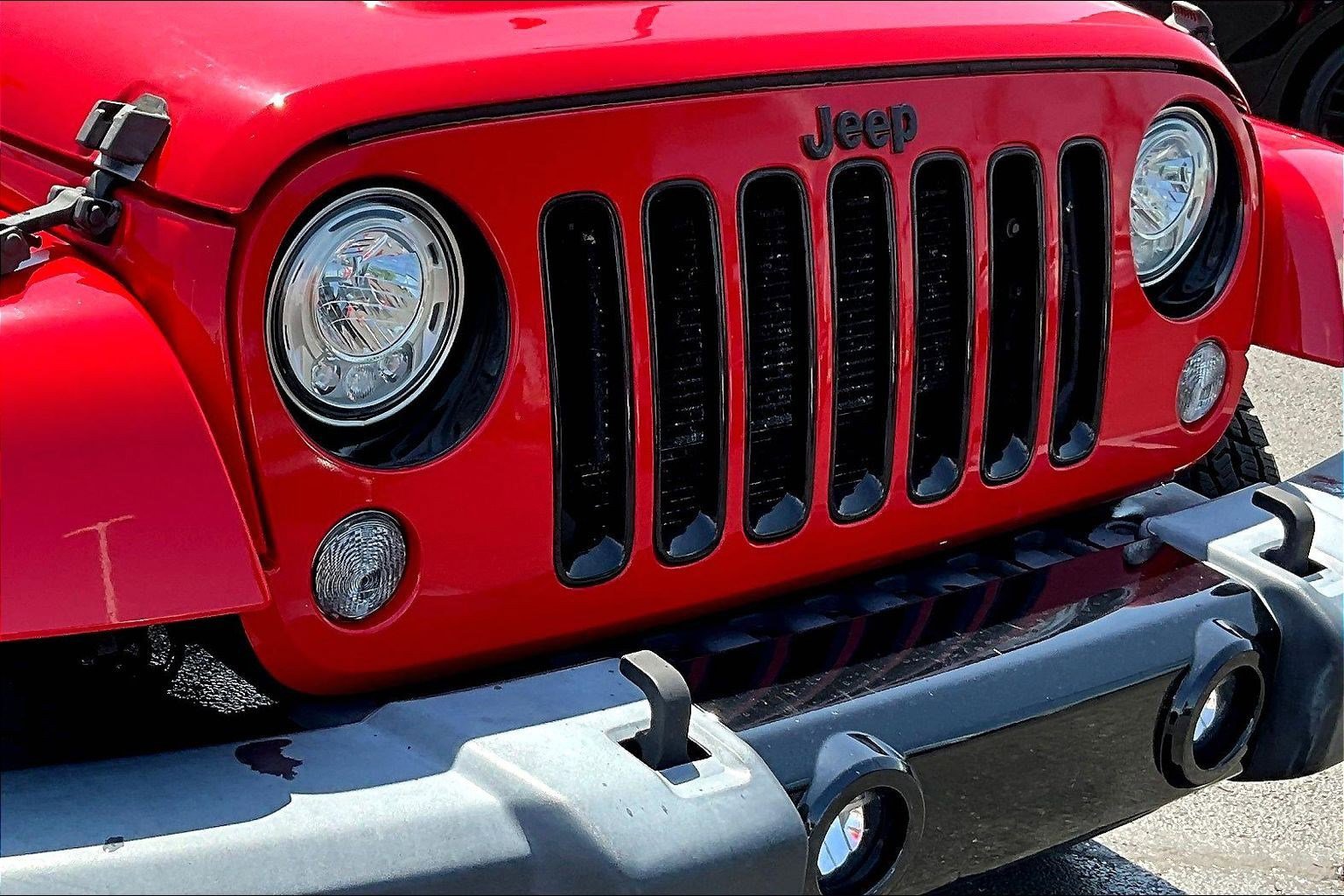 Used 2018 Jeep Wrangler Unlimited Sahara AWD/4WD image 31