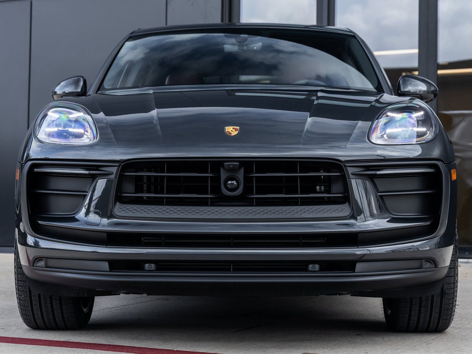 Certified 2026 Porsche Macan AWD/4WD image 8
