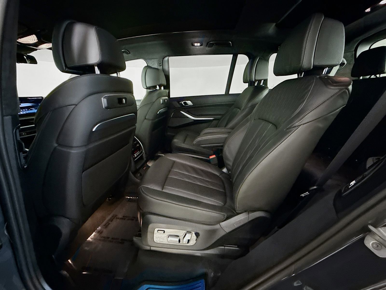 New 2026 BMW X7 M60i image 26