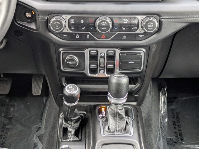 Certified 2026 Jeep Wrangler Unlimited Sahara AWD/4WD image 19