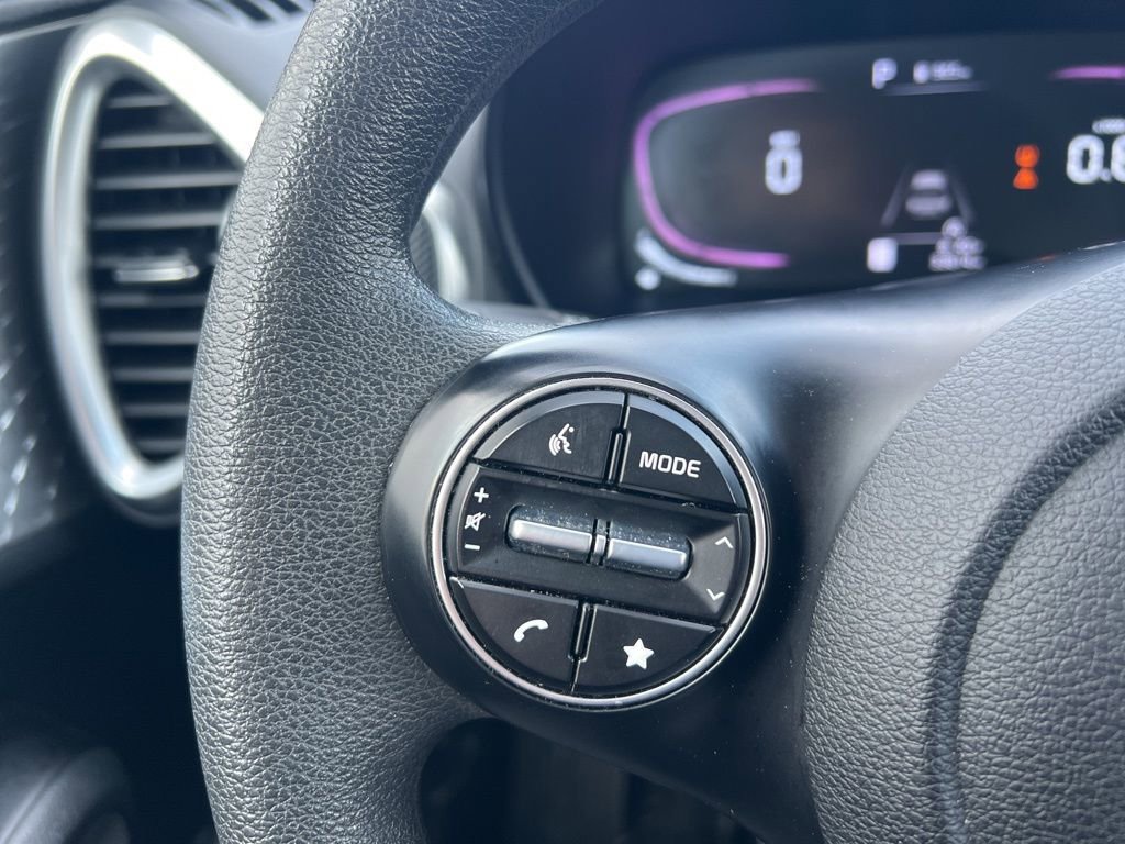 Used 2025 Kia Soul LX w/ LX Technology Package image 16
