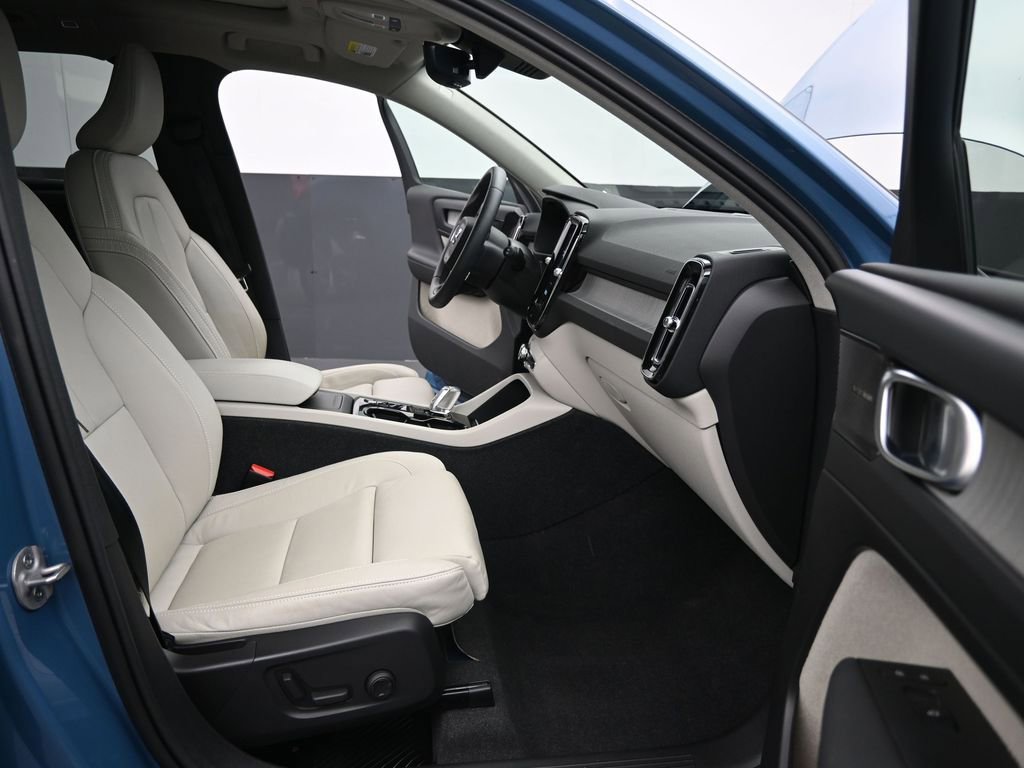 Certified 2024 Volvo XC40 B5 Plus image 15