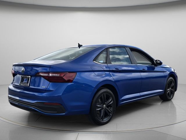 Used 2024 Volkswagen Jetta SE w/ Panoramic Sunroof Package FWD image 8