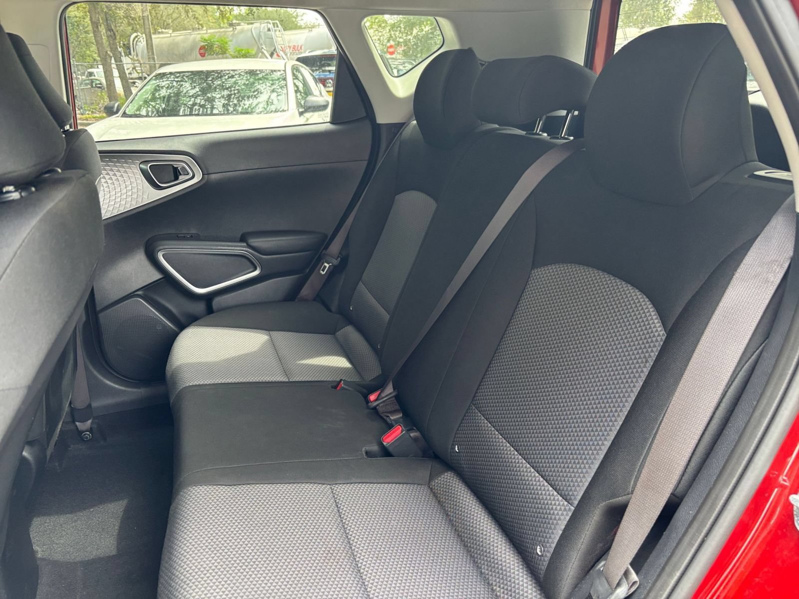 Used 2025 Kia Soul LX w/ LX Technology Package FWD image 35