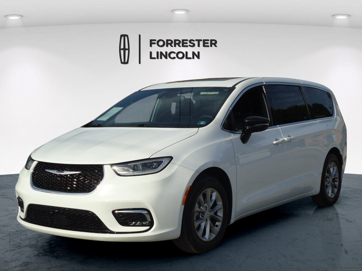 Used 2026 Chrysler Pacifica Limited FWD image 7