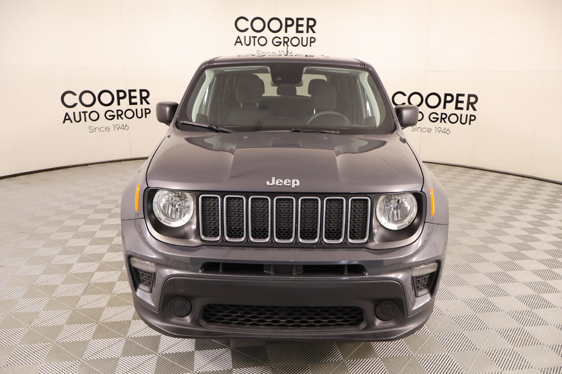 Used 2023 Jeep Renegade Latitude AWD/4WD image 9