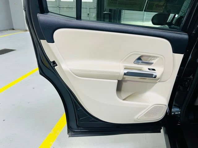 Used 2021 Mercedes-Benz GLB 250 image 24