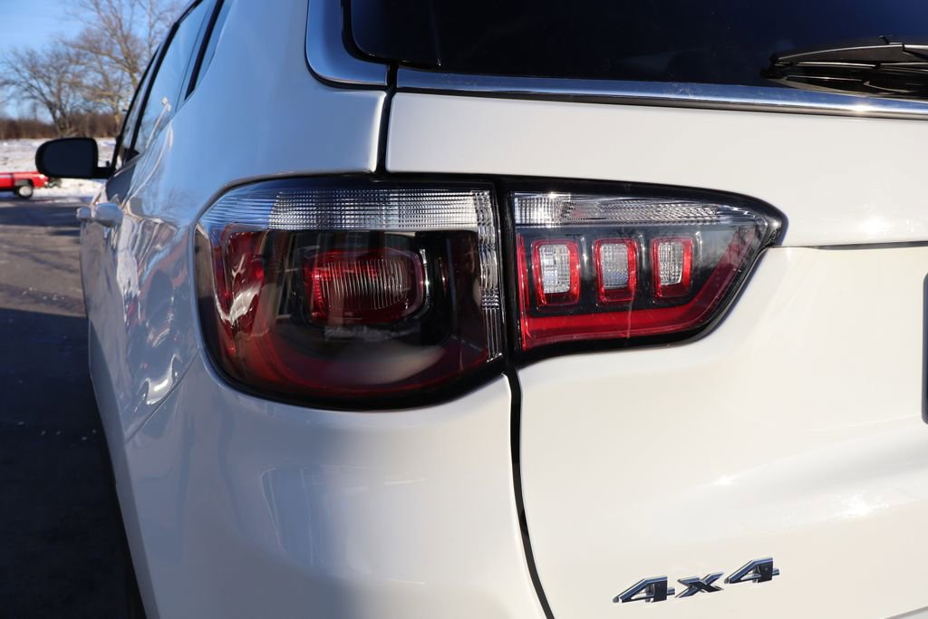 Used 2024 Jeep Compass Limited image 28