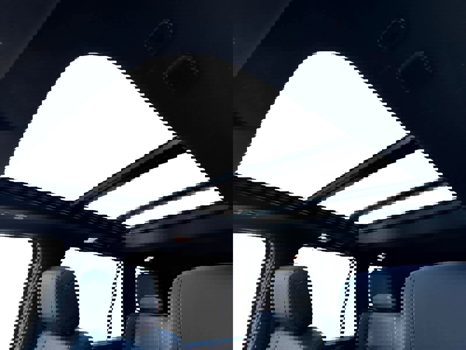 Used 2023 Toyota Sequoia Platinum image 3