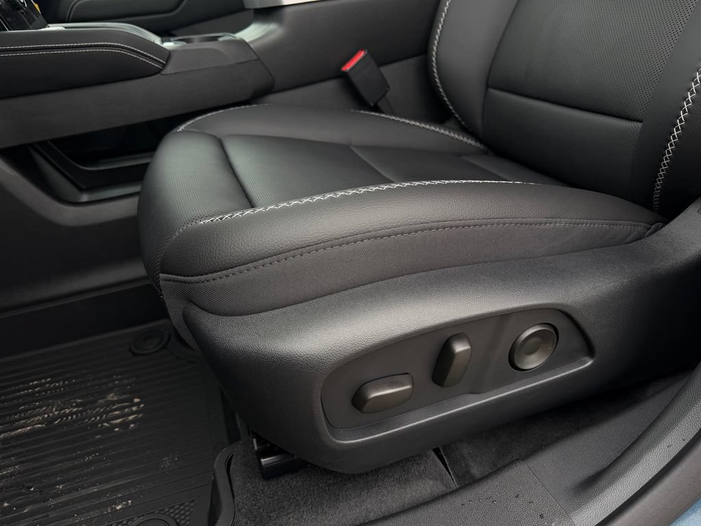 New 2026 GMC Terrain Denali w/ LPO, Floor Liner Package AWD/4WD image 28