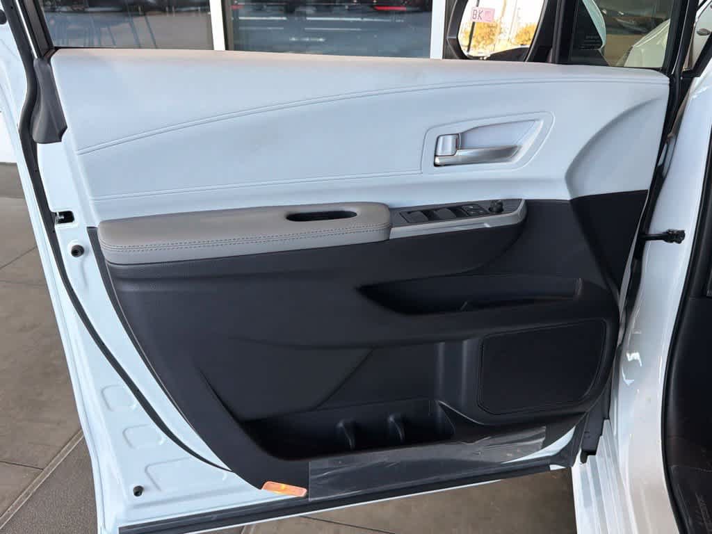New 2026 Toyota Sienna XLE FWD image 15