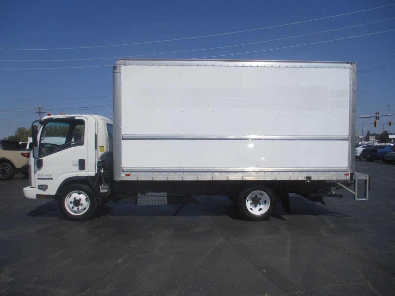 Used 2018 Isuzu NPR image 2