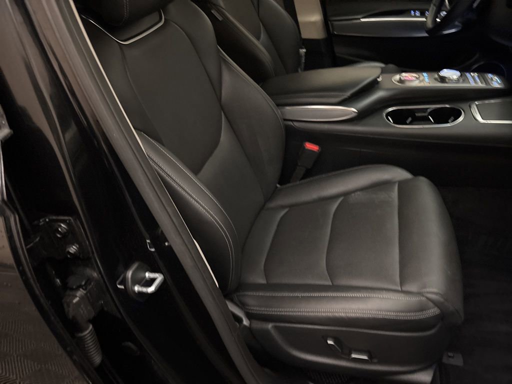 Used 2025 Genesis GV70 2.5T w/ Select Package image 24