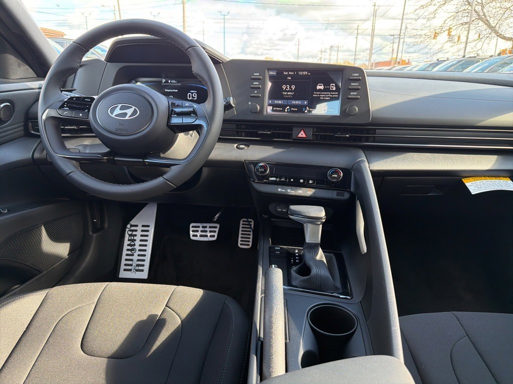 New 2025 Hyundai Elantra Sport image 17