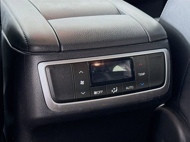 Used 2017 Toyota Highlander SE image 26